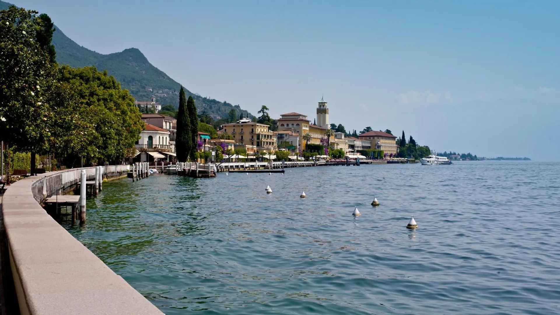 Franka House Terrace Private & Lake View - Happy Rentals Gardone Riviera Apartman